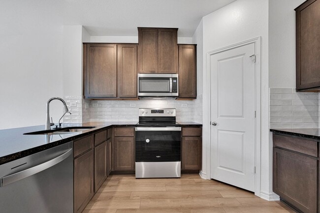 Building Photo - Charming 3 Bed 2.5 Bath Home in Tierra Buena with Community Amenities!