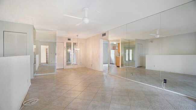 Building Photo - 505 Gardens Dr