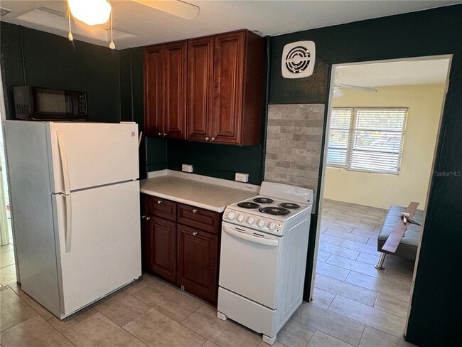 Building Photo - 2820 57th St S