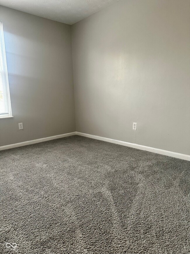 Building Photo - 5847 Lakeland Dr