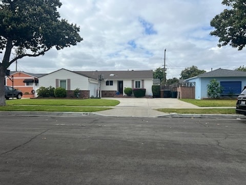 Building Photo - 624 W Woodcrest Ave