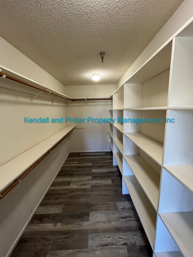 Building Photo - Madonna Vista Condo