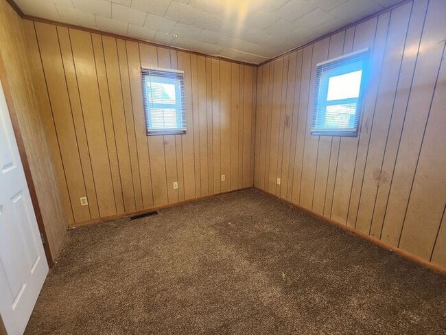 Building Photo - Cute 3 Bedroom Home