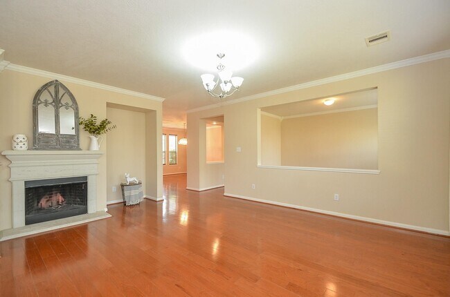 Building Photo - 2410 Crossmill Ln