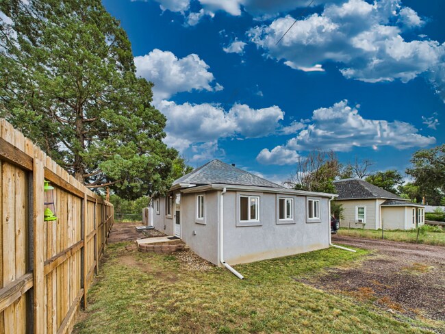 Building Photo - 404 S Race St