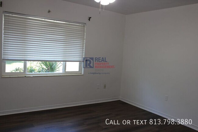 Building Photo - 621 Sunset Dr