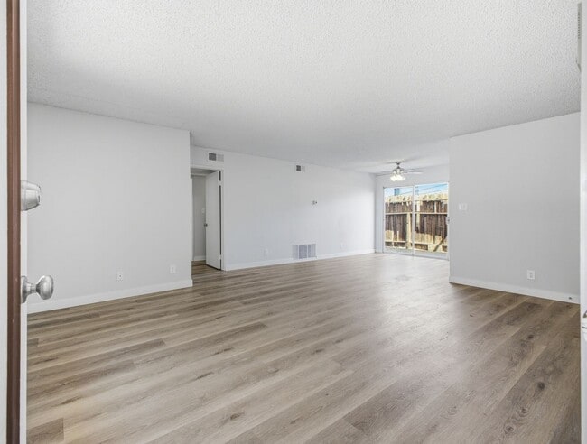 Building Photo - Bright, Spacious, and Move-In Ready!