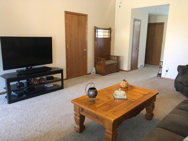 Living Room - 2535 Laverna St