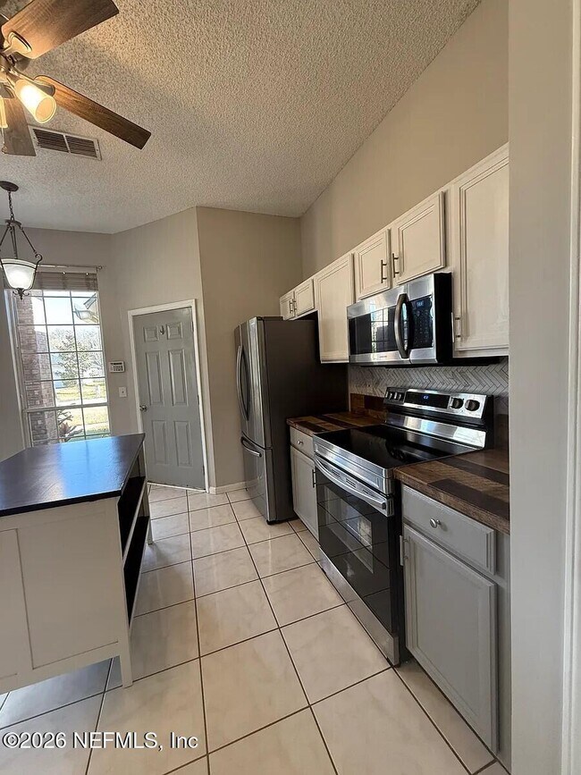 Building Photo - 913 Mackinaw Trail