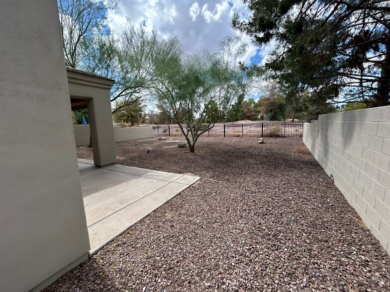 Building Photo - 6806 S 39th Pl