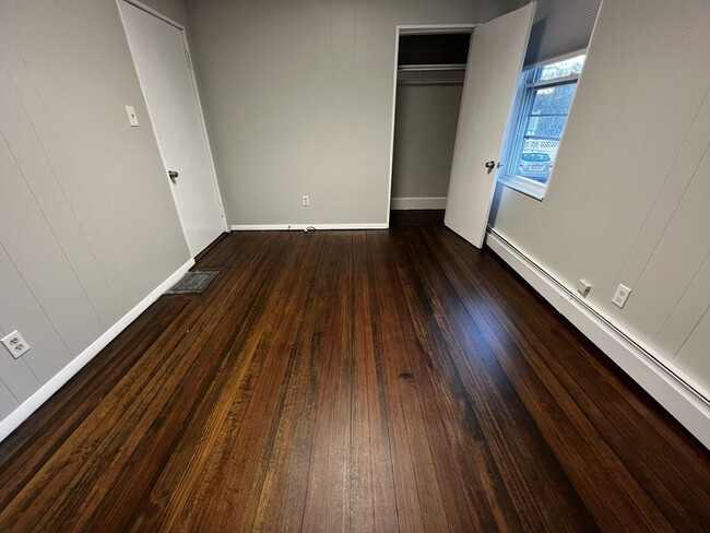 Building Photo - 158 Holland St