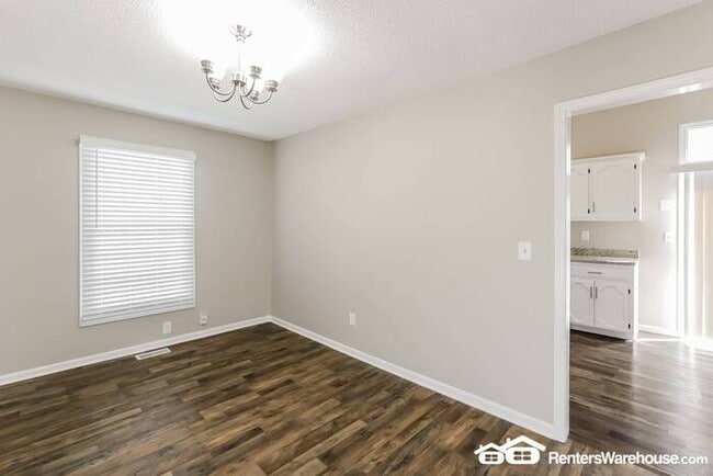 Building Photo - 3 Bed 2 Bath Home Available NOW!
