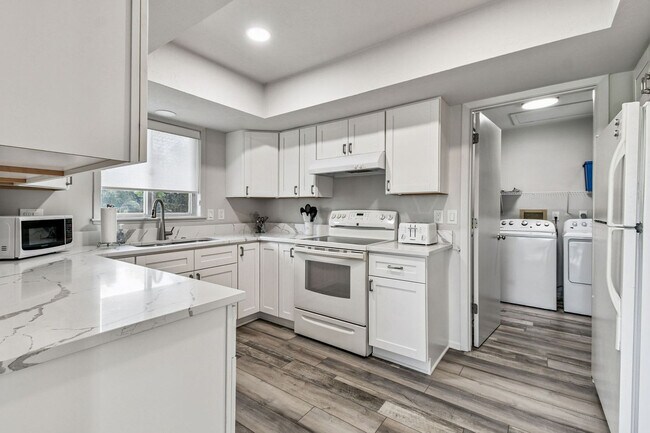 Building Photo - 7745 Manasota Key Rd