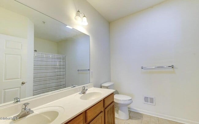 Building Photo - 42 Renaissance Ln