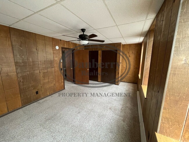 Building Photo - 324 N Main St