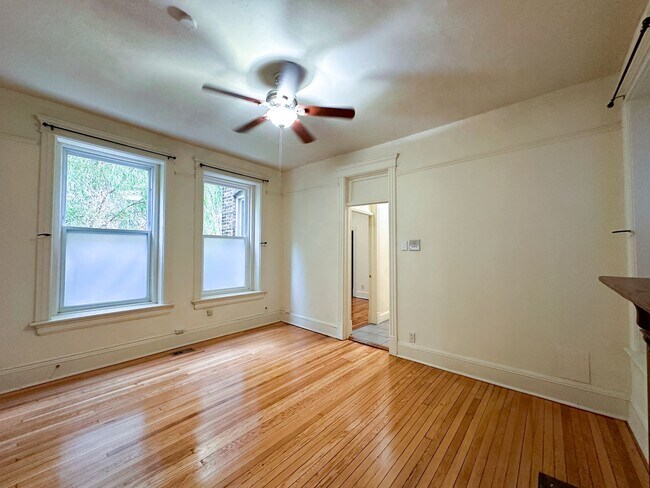 Building Photo - 4-BEDROOM DEPAUL UNIVERSITY APARTMENT – FI...