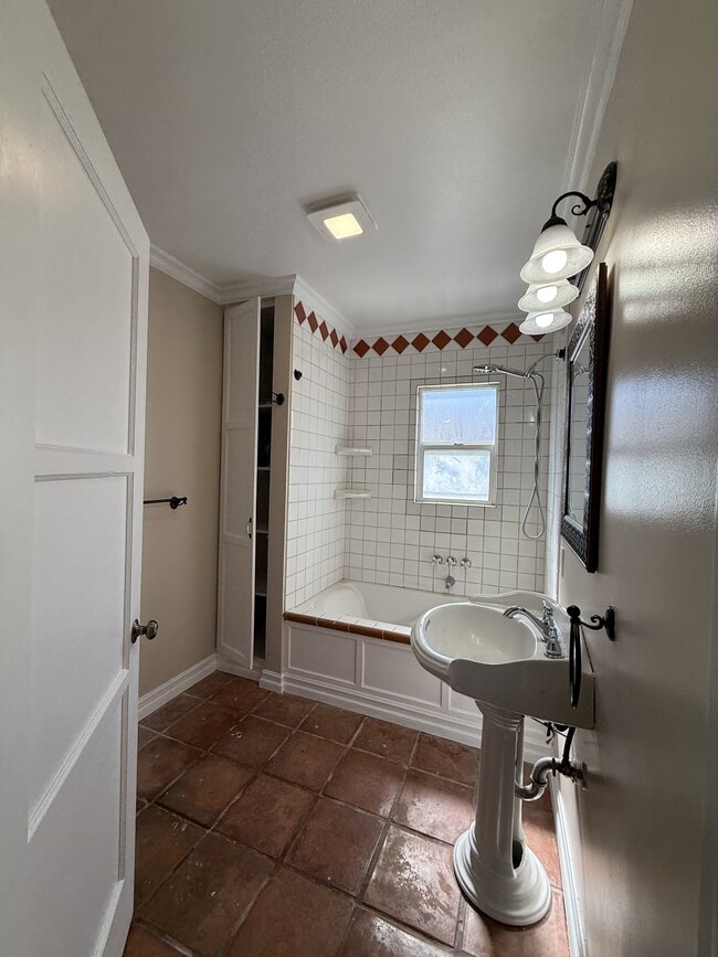 Building Photo - 3111 Jeffries Ave