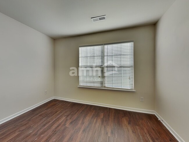 Building Photo - 4984 Mount Hope Dr