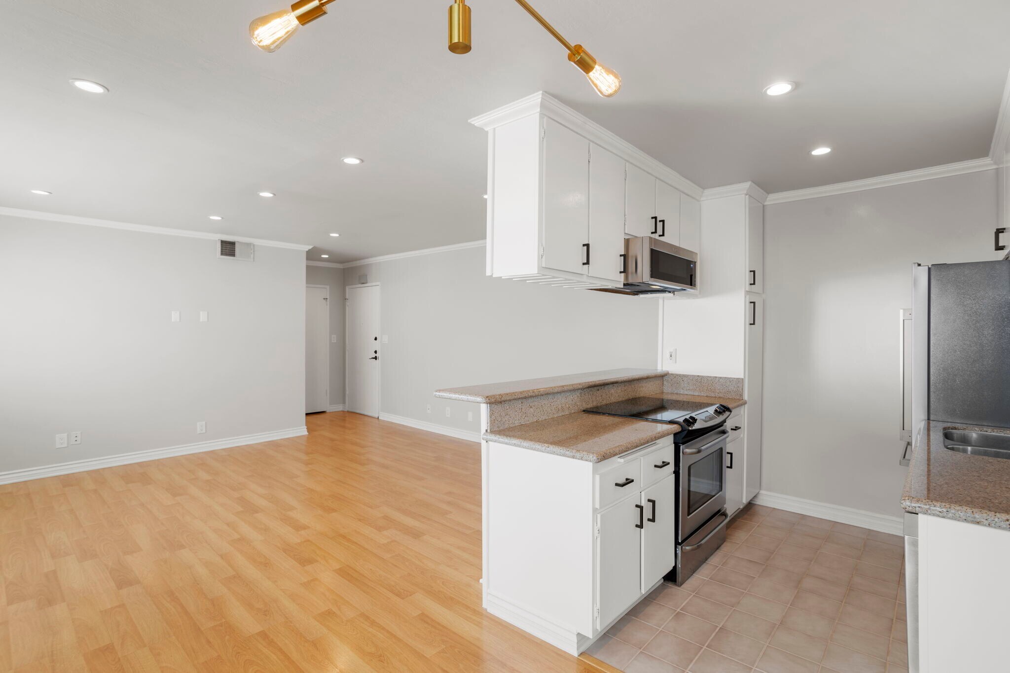 Building Photo - 11639 Chenault St