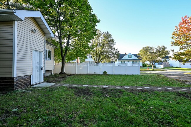 Building Photo - Cozy Home in Cleveland - Lyndhurst