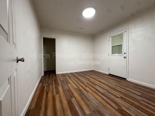 Building Photo - 310 S 2nd Ave