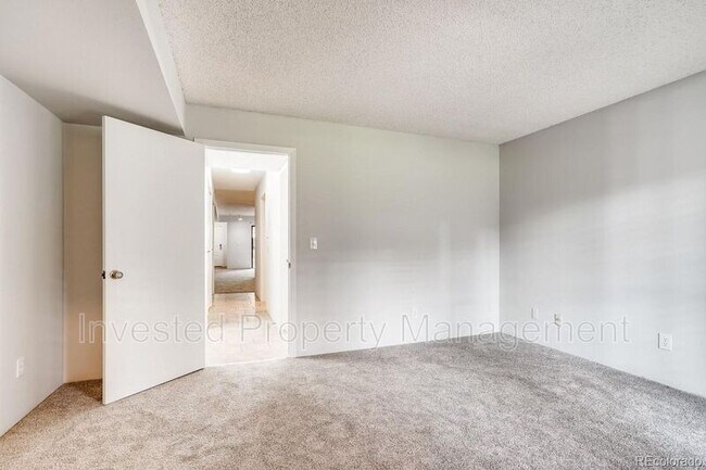 Building Photo - 540 S Forest St