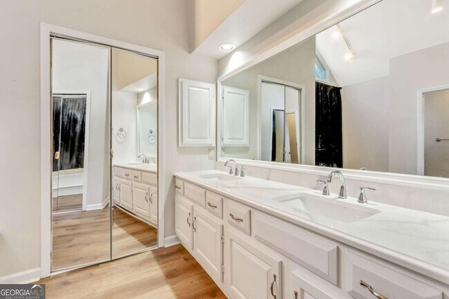 Building Photo - 4365 Burnleigh Chase NE