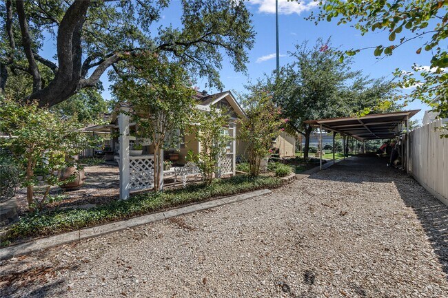 Building Photo - 1310 Reid St