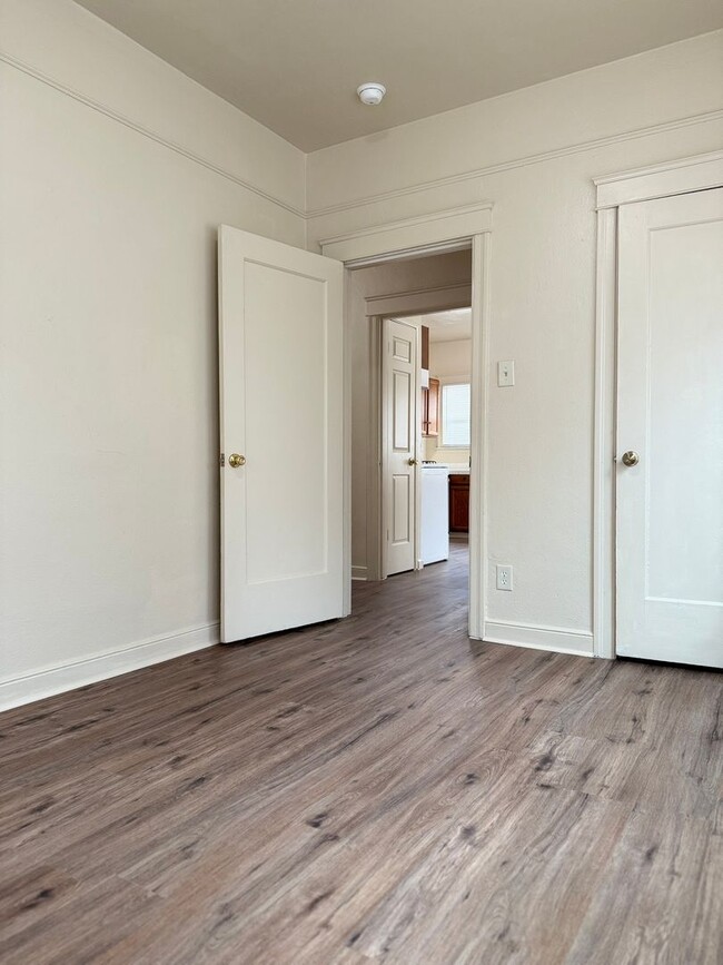 Building Photo - Endearing 3/1 Available!