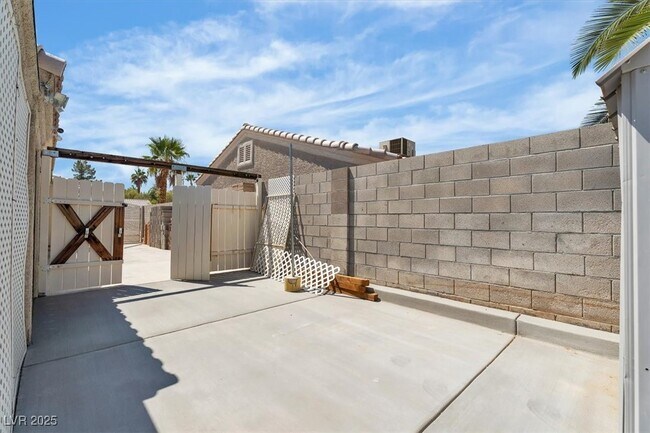 Building Photo - 8200 Cimarron Ridge Dr