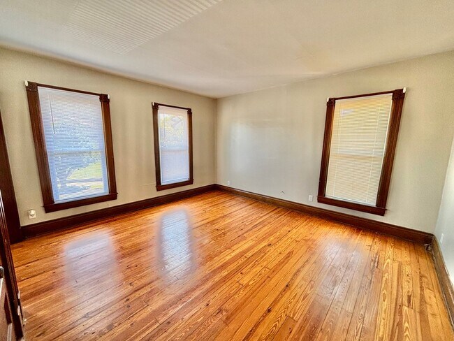 Building Photo - 2639 Northwestern Pkwy