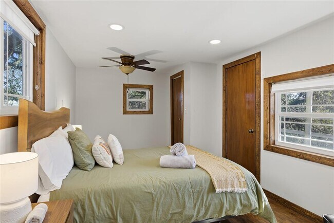 Building Photo - 2505 Belaire W Ln