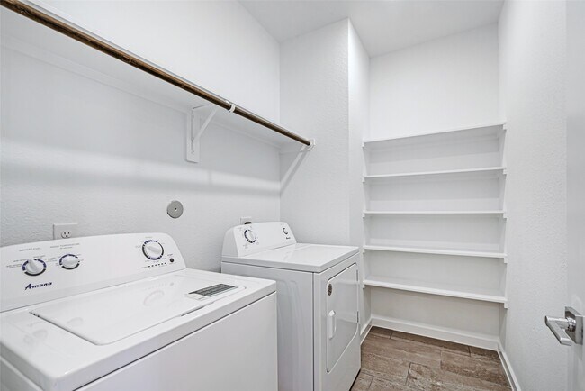 Building Photo - 8423 Berry Brush Ln