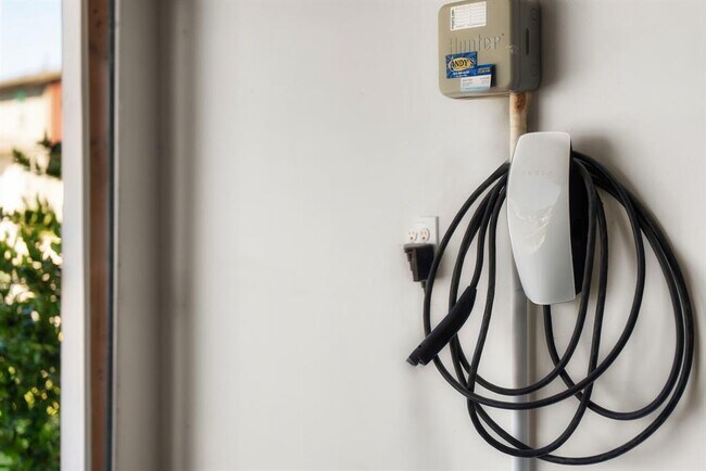 Building Photo - 7409 Peggie Nell Dr