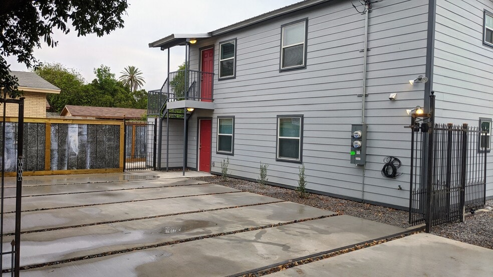 Building Photo - 917 Hendricks Ave