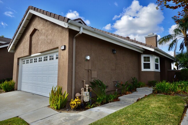 Primary Photo - Anaheim Hills 2 Bedroom Plus Loft and Spa ...