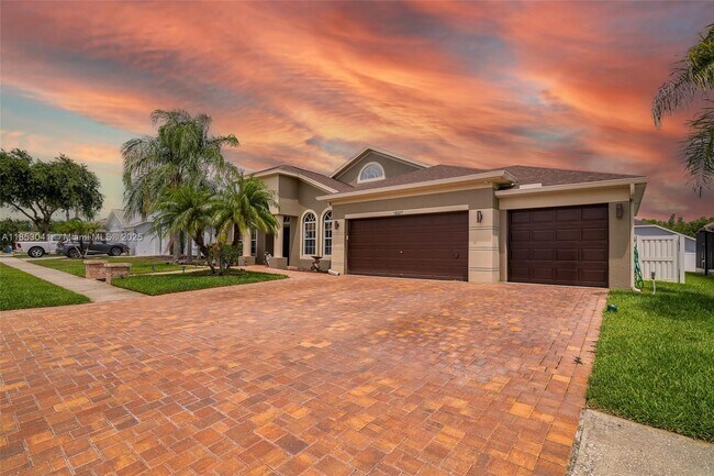 Building Photo - 10327 Meadow Crossing Dr