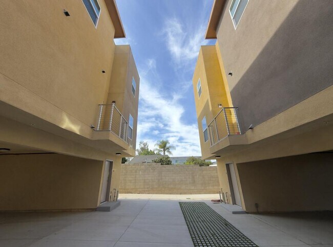 Building Photo - 4965 Imperial Ave