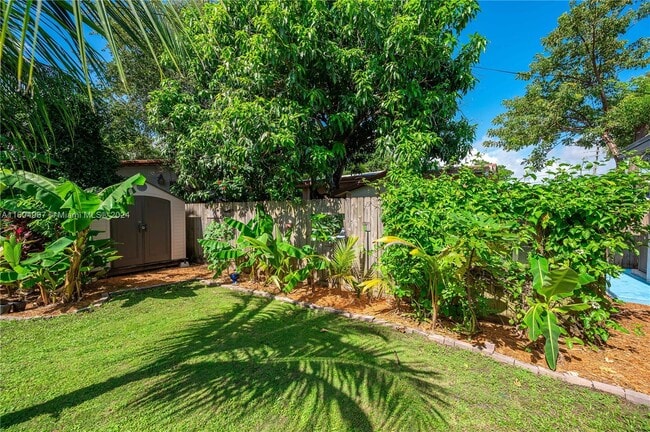 Building Photo - 2401 SW 26th St