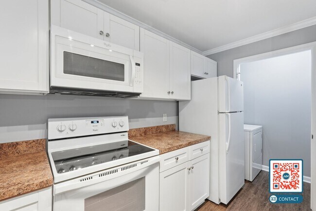 Building Photo - Beautiful Top-Floor Condo in the Heart of Bluffton - $500 Move In Special