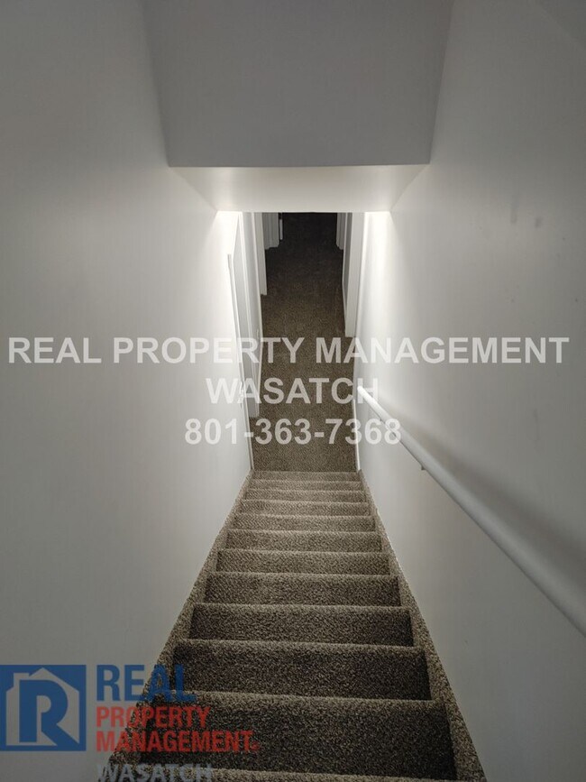 Building Photo - Take a Look at This 4 Bedroom 2 Bathroom H...