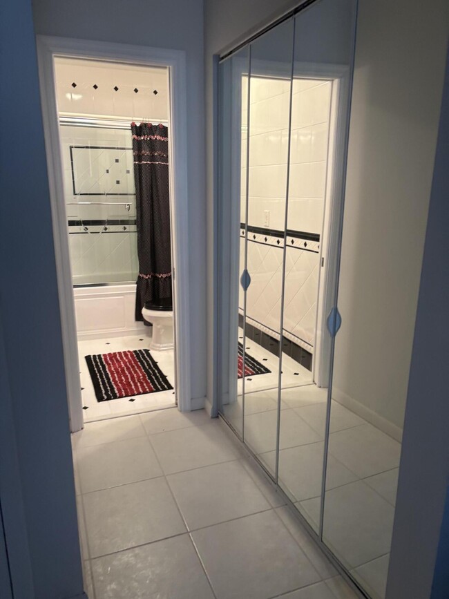 Building Photo - 8608 Bella Vista Dr