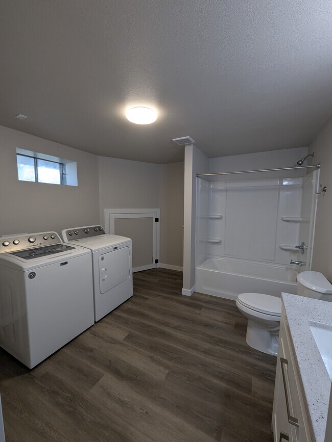 Building Photo - 1218 W Euclid Ave