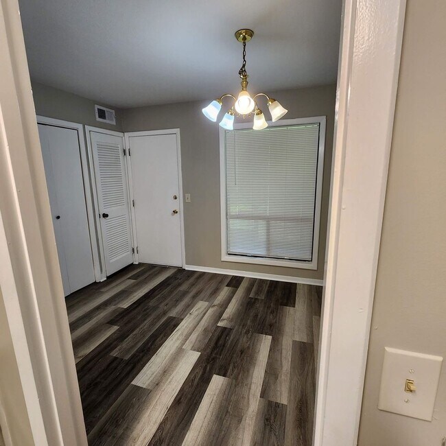 Building Photo - NEW PRICE! NEW UPDATES, YOU CANNOT BEAT THIS ONE!