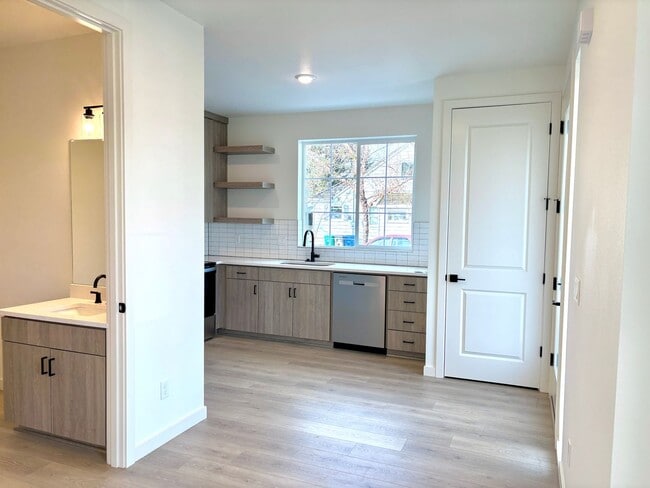 Building Photo - St. Johns New Build - Bright and Spacious End Unit 2 Bedroom with A/C, Washer/Dryer and Private P...