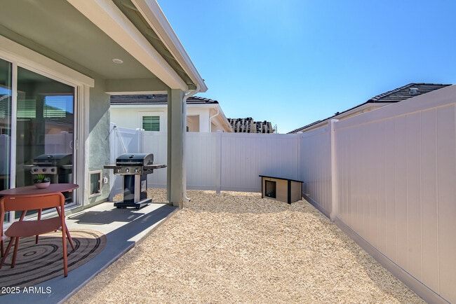 Building Photo - 1297 E Broadway Ave