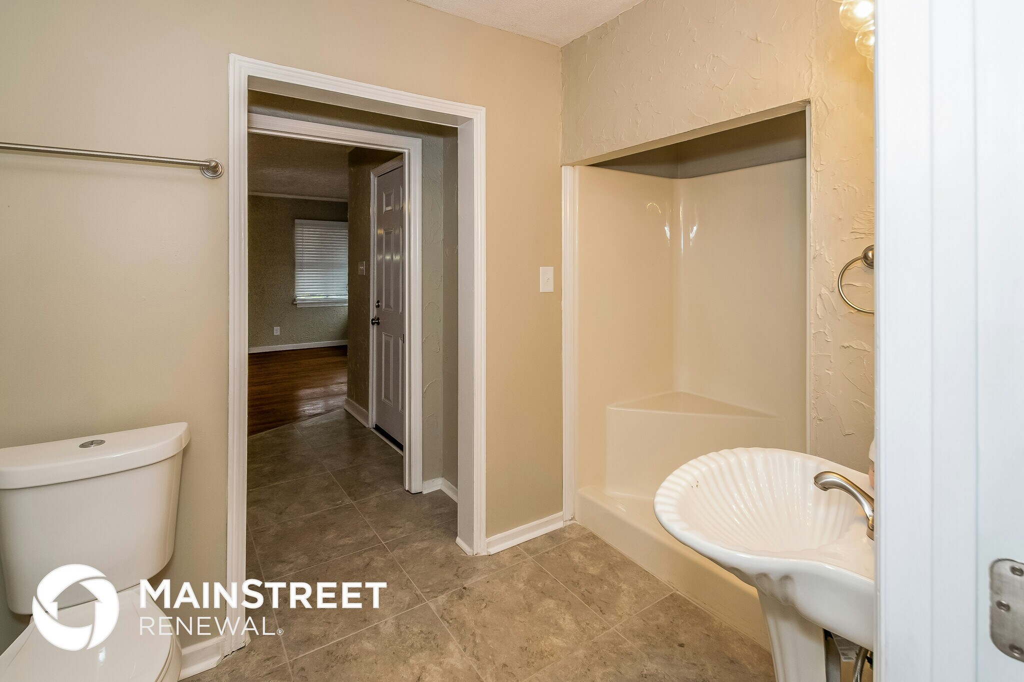 Building Photo - 104 14th Ct NW