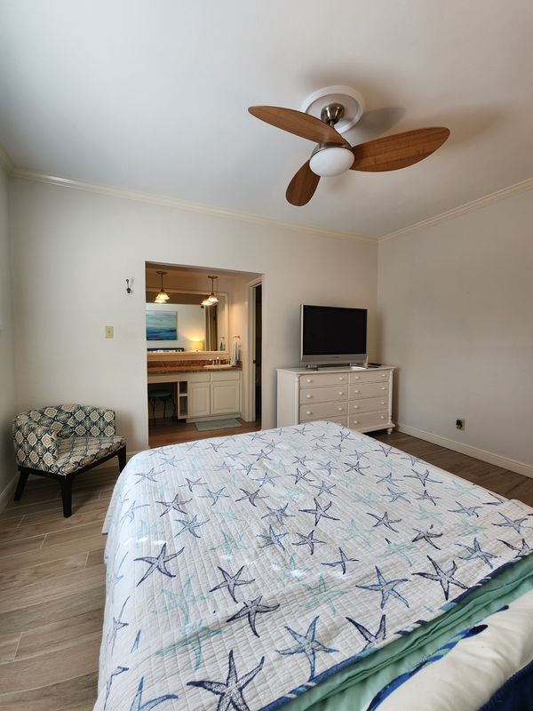 Building Photo - 206 W Red Snapper St