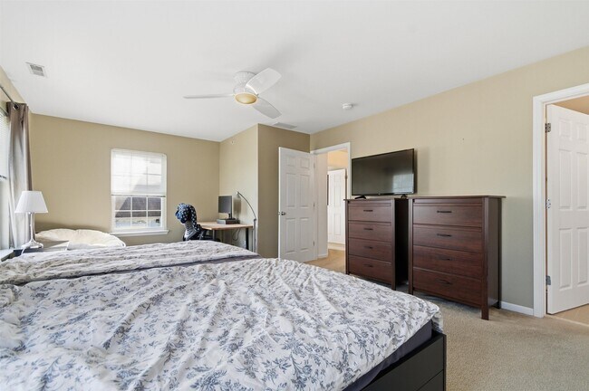 Building Photo - 2233 S Main St