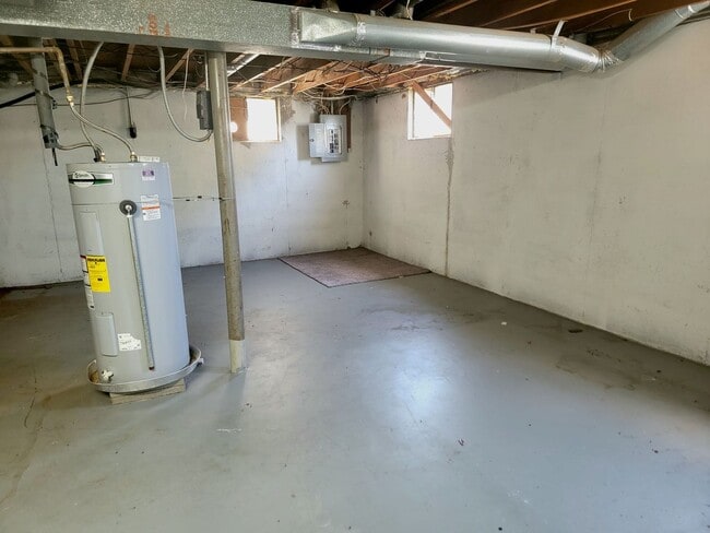 Building Photo - 3 Bed/2 Bath Home